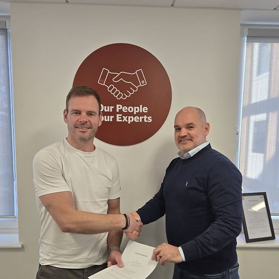 James Hornsby, DB ESG and Ben Kattenhorn, AHT sign a MoU with regards to Engine Clean Product